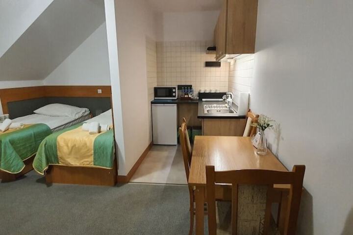 Room 5 of 40