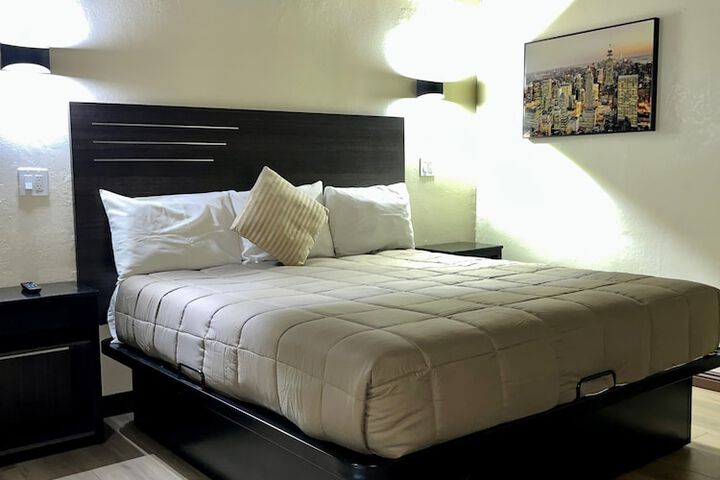 Room 14 of 36