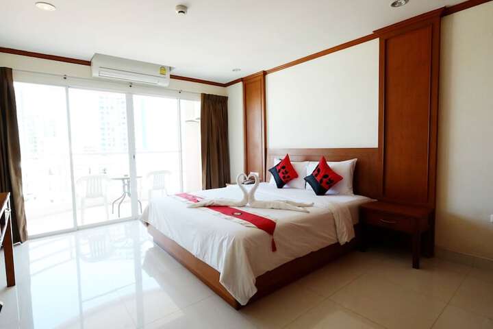 Room 13 of 40