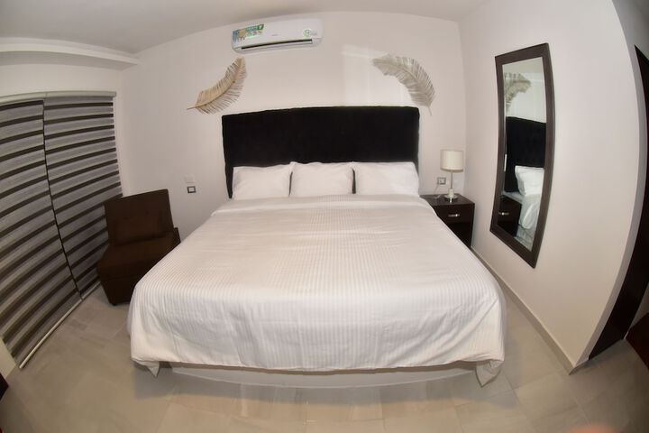 Room 4 of 18