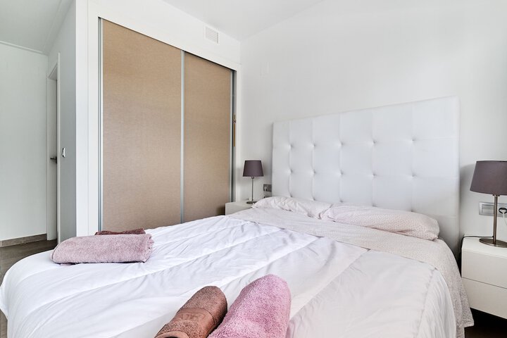 Room 2 of 25