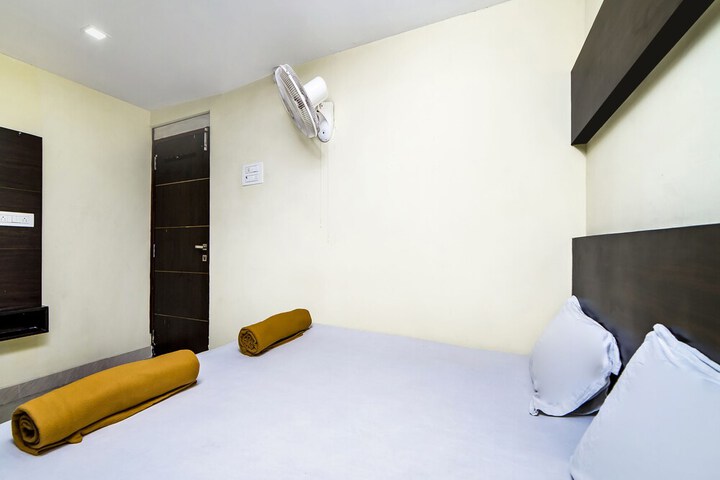Room 8 of 10