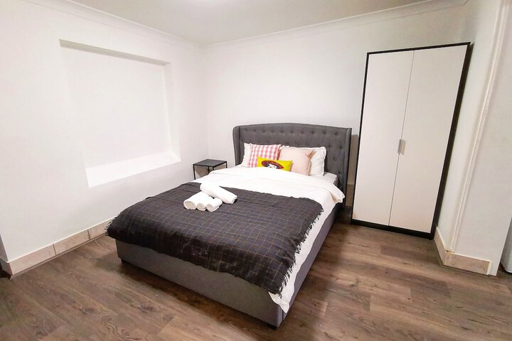Room 35 of 83