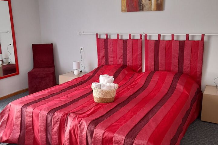 Room 2 of 25