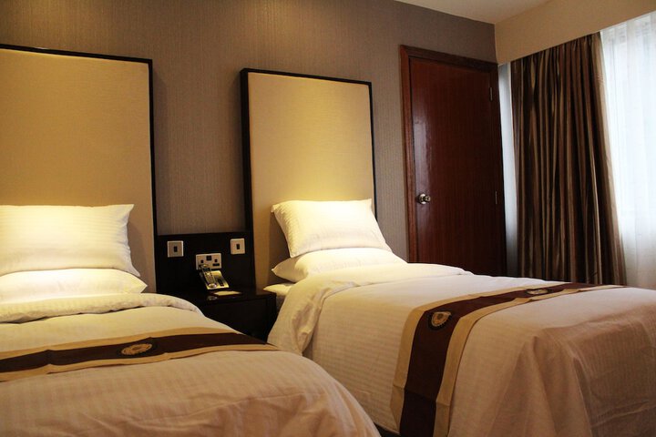 Room 53 of 102
