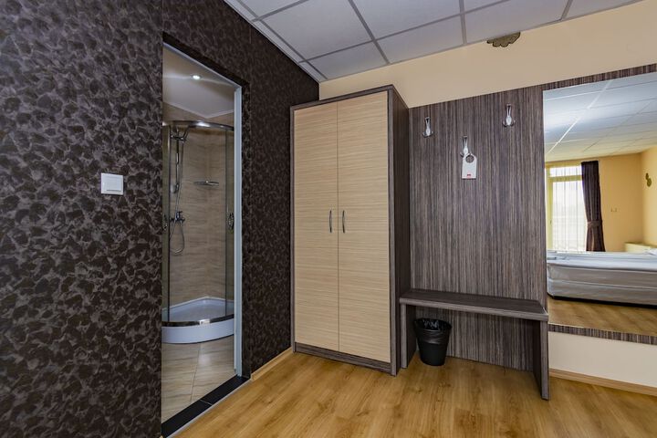 Room 27 of 137