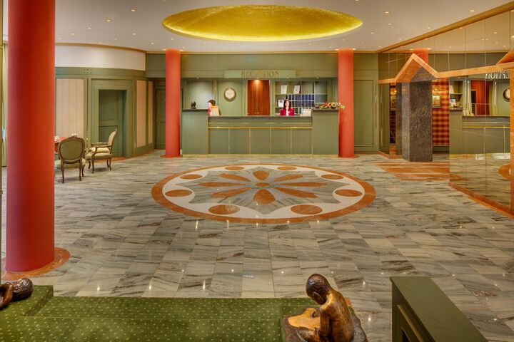 Entrance & Lobby