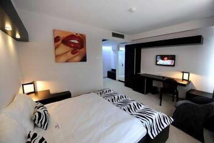 Room 19 of 49