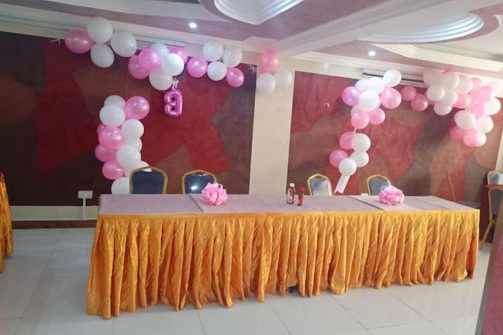 Ballroom/Hall 39 of 61