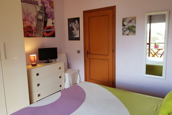 Room 2 of 5