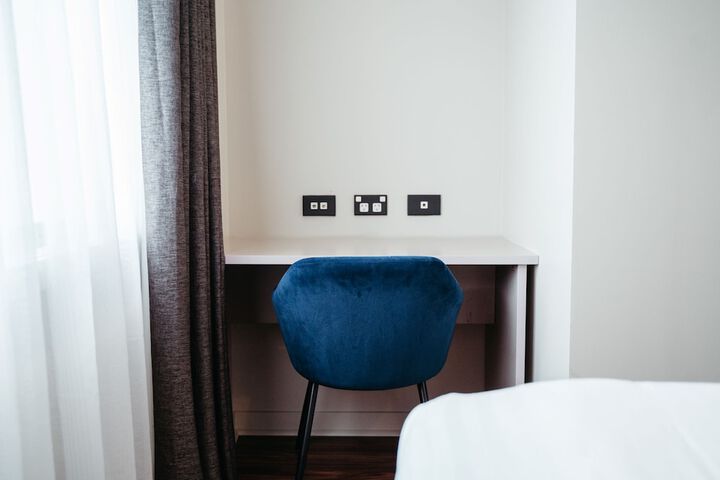 Room 25 of 99