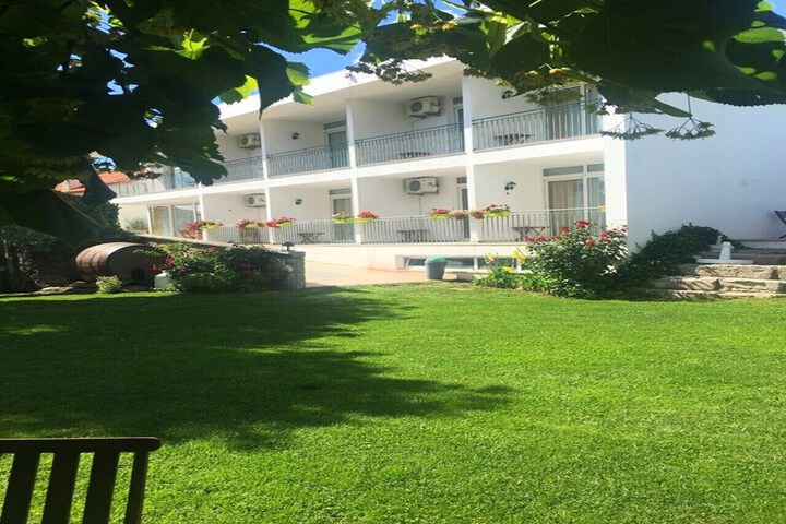 Hotel Exterior 50 of 54