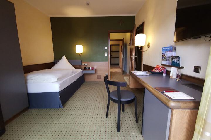 Room 29 of 127