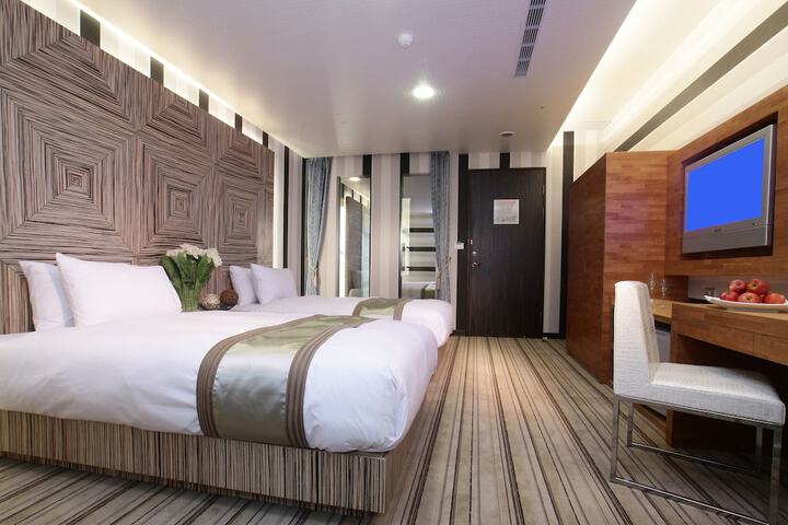 Room 5 of 48