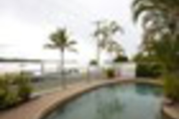 Pool 17 of 24