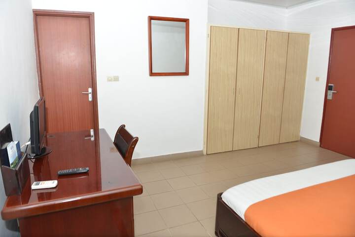 Room 14 of 31