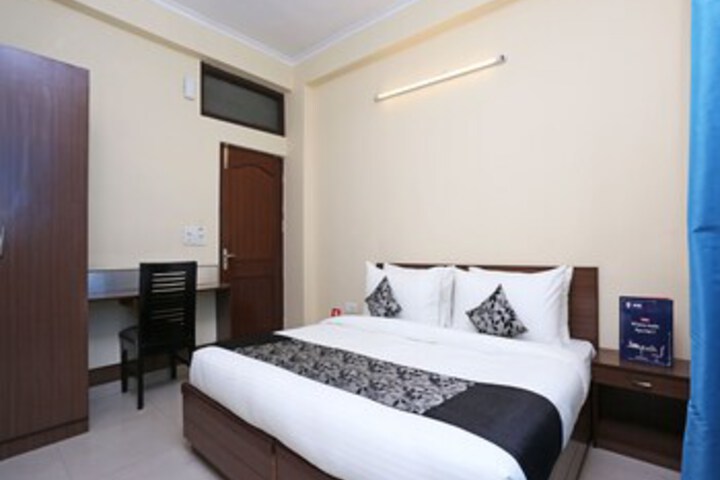 Hotel Grand Tushar at Ghaziabad Railway Station