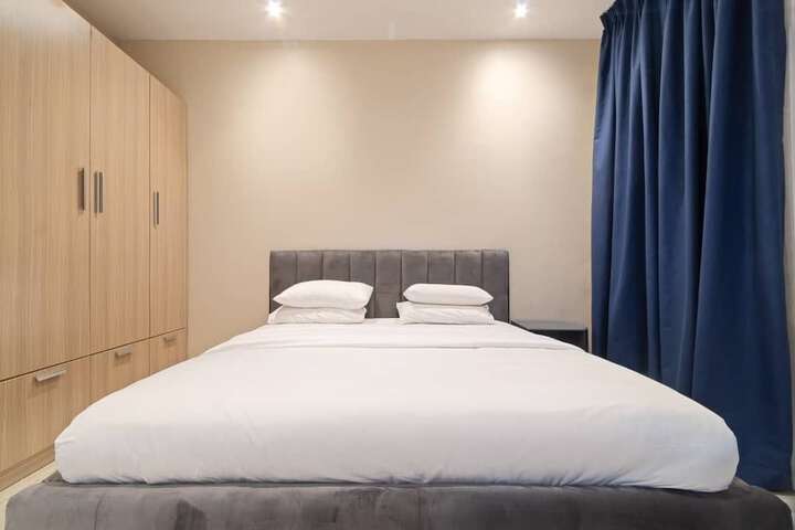 Room 9 of 31
