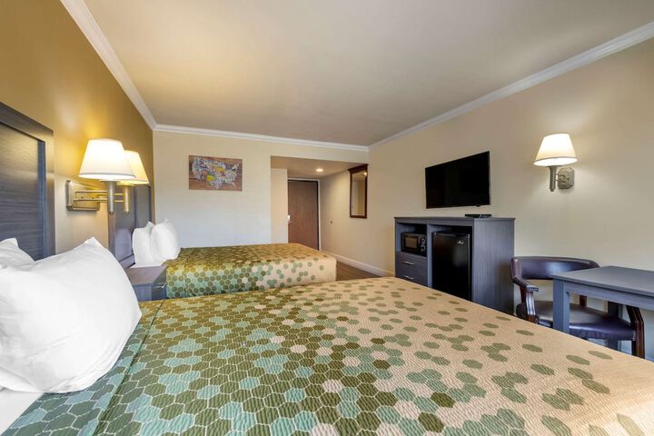 2 Queen Beds (3 of 11)