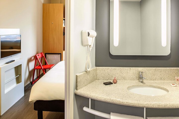 Room 46 of 129