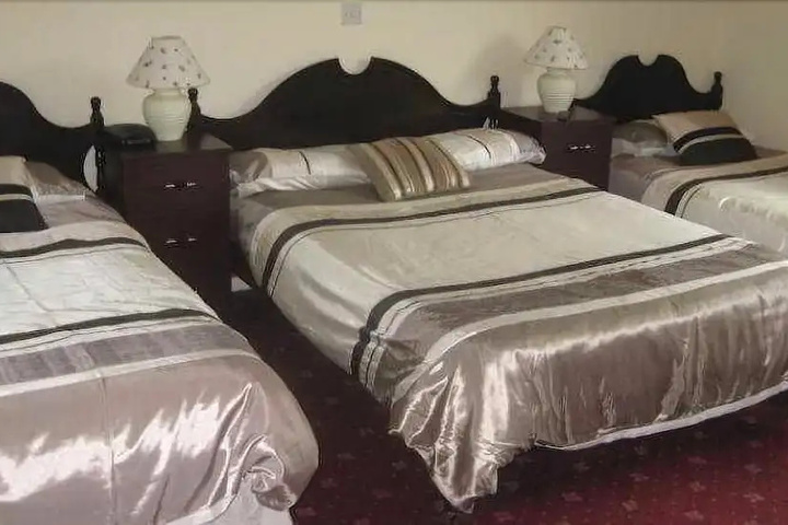 Room 4 of 9