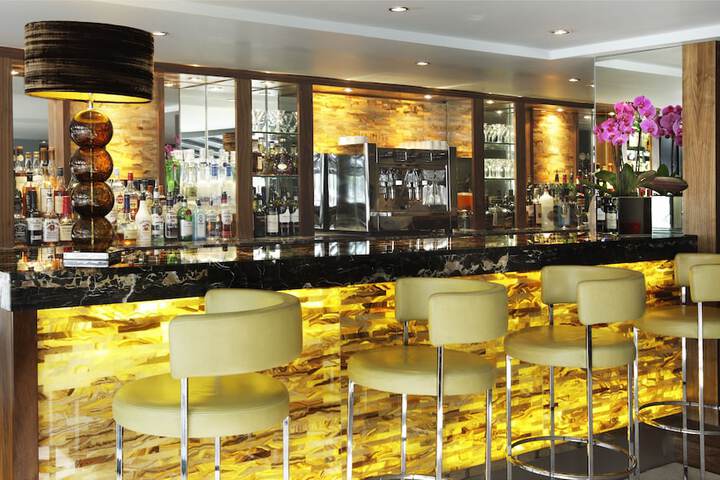 Lounge 49 of 66