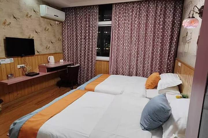 Room 14 of 22