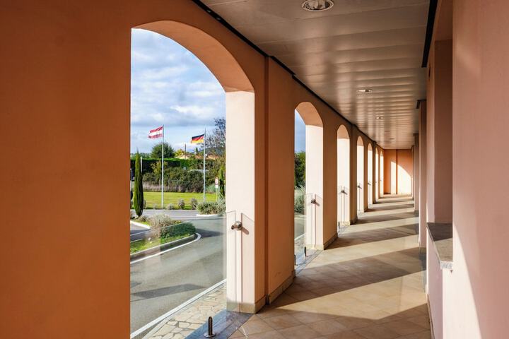 Hotel 125 of 128