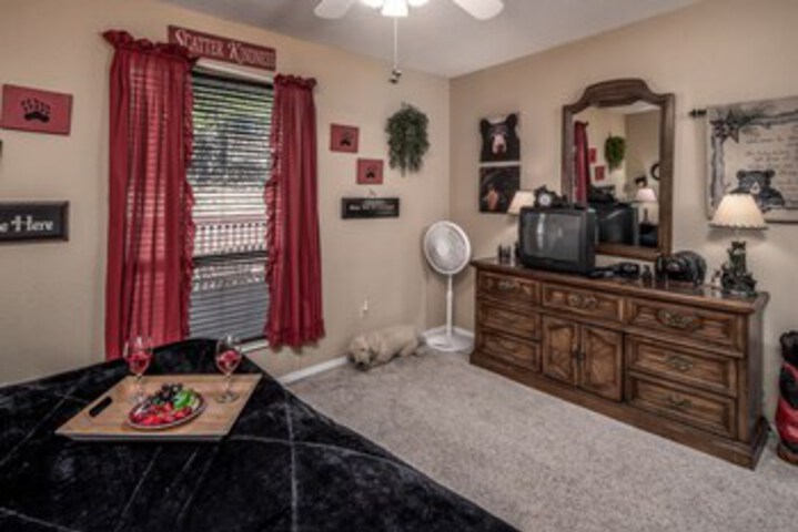 Room 13 of 28