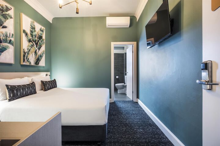 Room 16 of 60