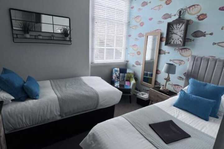 Room 9 of 121