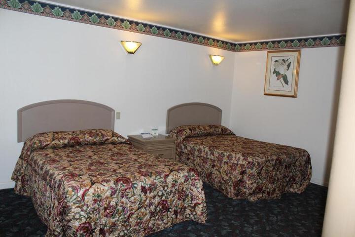 2 Double Beds (3 of 9)