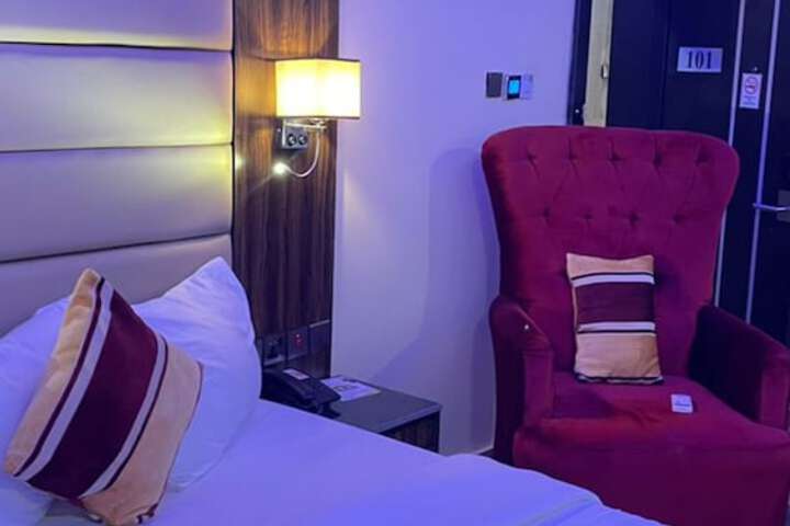 Room 7 of 19