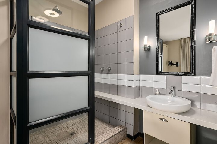 Room 186 of 215