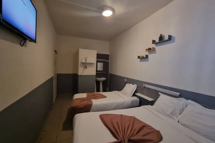 Room 10 of 12