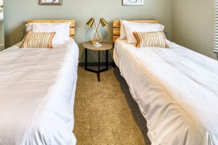Room 221 of 283