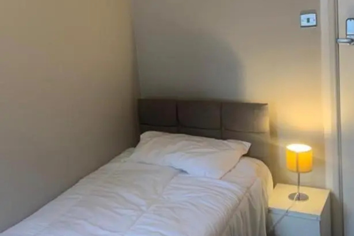 Room 7 of 9