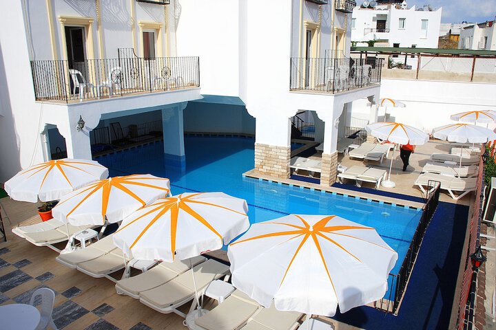 Hotel Pool
