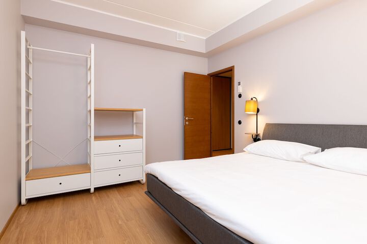 Room 6 of 60