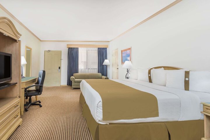Room 9 of 33