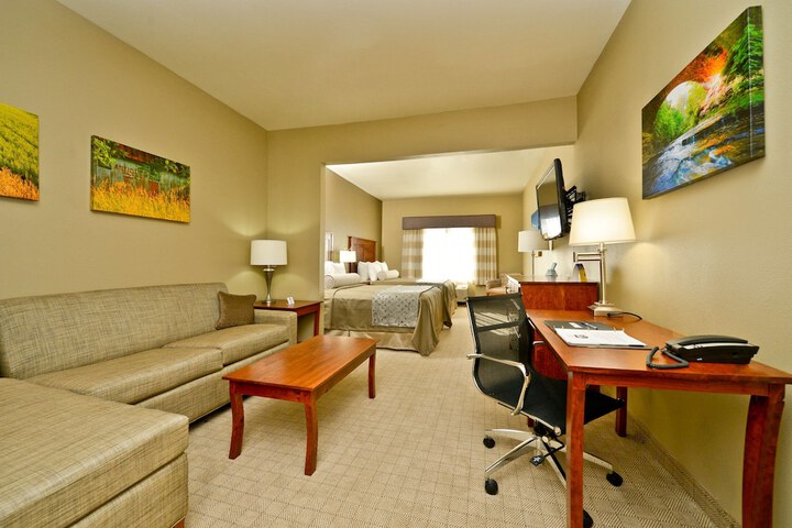 Accessible 2 Queen Mobility Accessible Communication Assistance Bathtub Microwave and Refrigerator WiFi Full Breakfast (4 of 15)