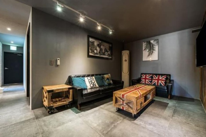 Room 16 of 33