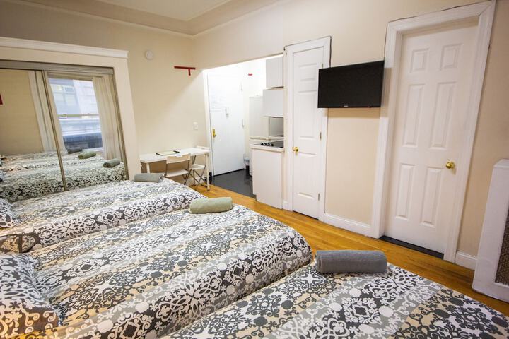 Room 9 of 121
