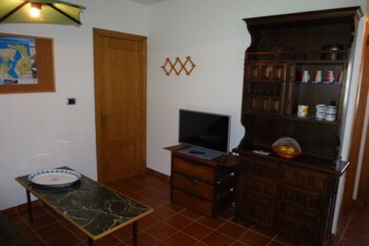 Room 7 of 12