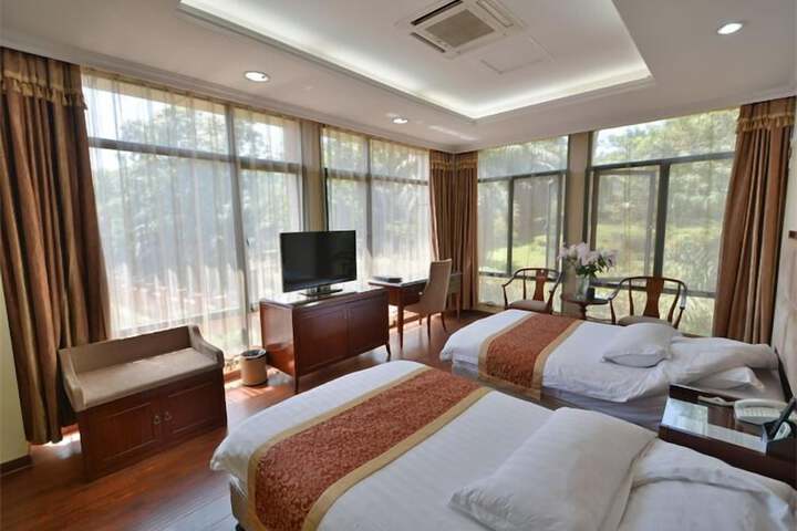 Room 9 of 36