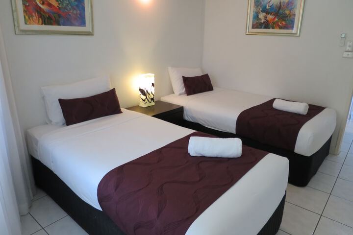 Room 3 of 66