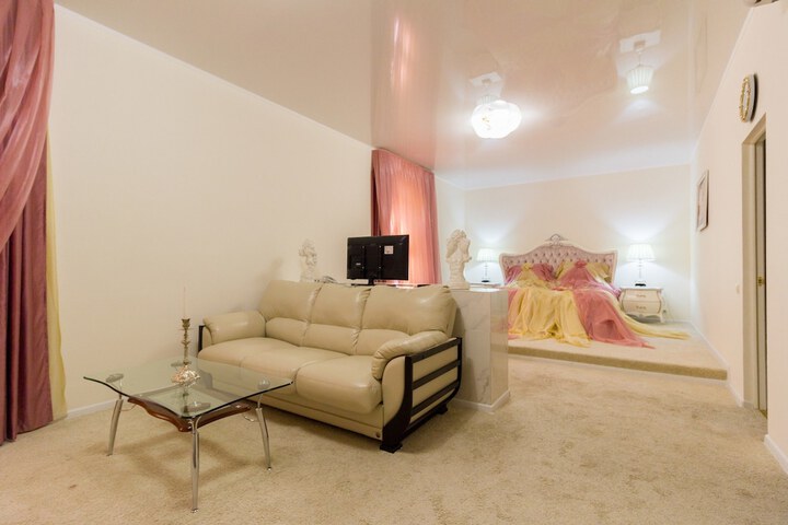 Room 12 of 89