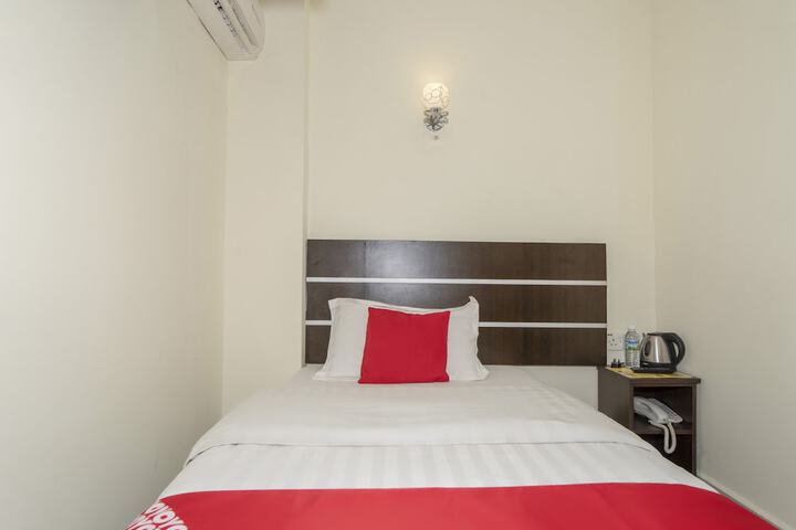 Room 9 of 30
