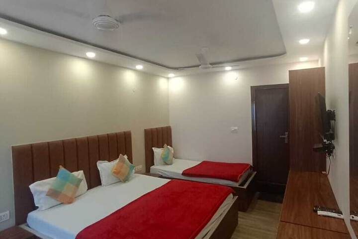 Room 16 of 32