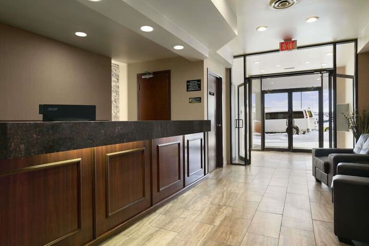 Entrance & Lobby